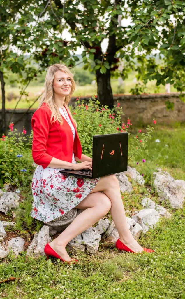 MALI VELIKI | Valentina Babić